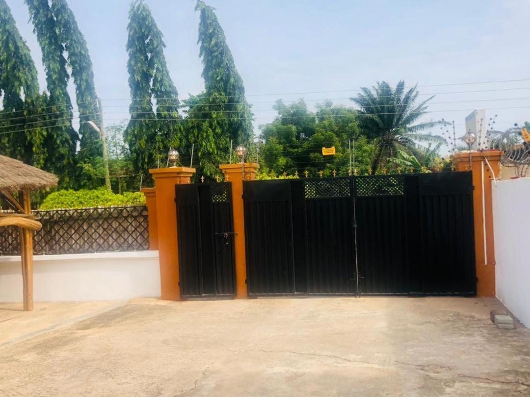 Nana'S Holiday Let Adenta Exterior foto