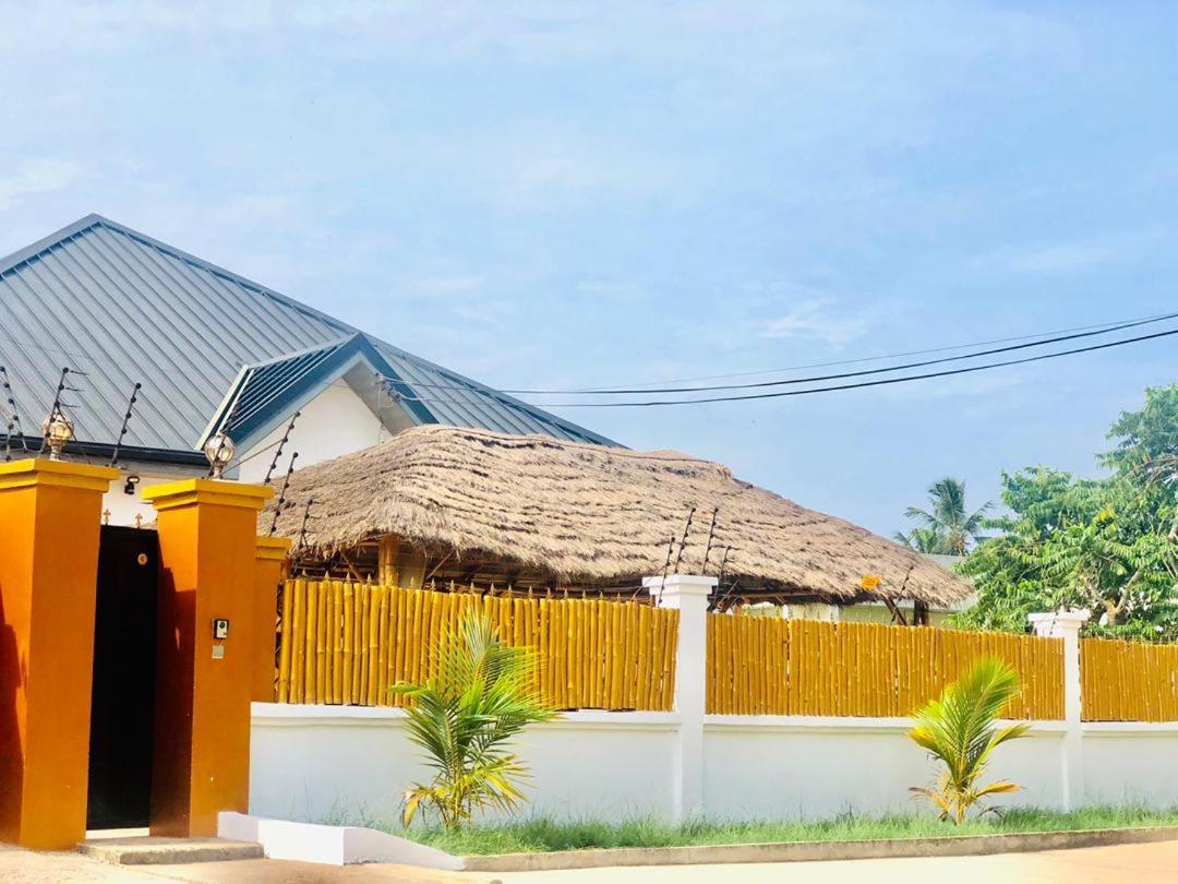 Nana'S Holiday Let Adenta Exterior foto